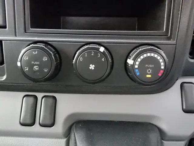 三菱 キャンター TKG-FBA60(2WD)の写真13