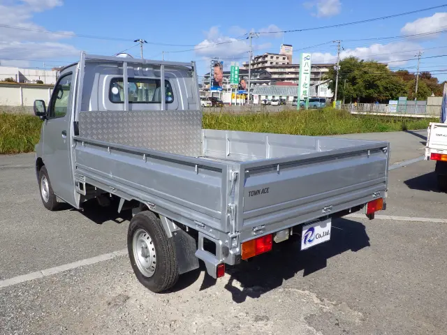 トヨタ タウンエーストラック DBF-S402U(2WD)の写真2