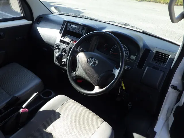 トヨタ タウンエーストラック DBF-S402U(2WD)の写真6