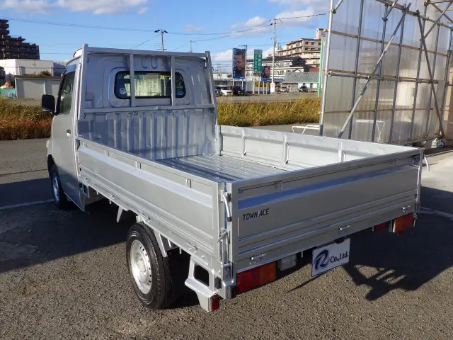 トヨタ ライトエーストラック DBF-S412U(4WD)の写真2
