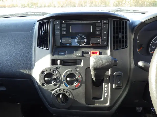 トヨタ ライトエーストラック DBF-S412U(4WD)の写真9