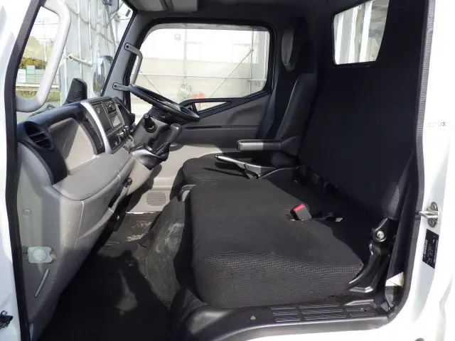 三菱 キャンター 2PG-FBAV0(2WD)の写真8