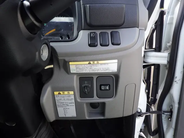 三菱 キャンター 2PG-FBAV0(2WD)の写真16