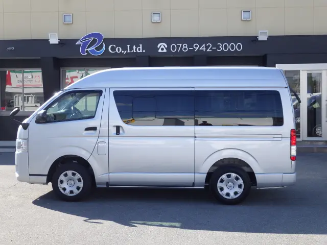 トヨタ ハイエースバン CBF-TRH200K(2WD)の写真3