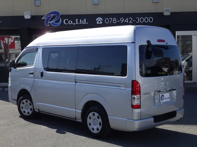 トヨタ ハイエースバン CBF-TRH200K(2WD)の写真4