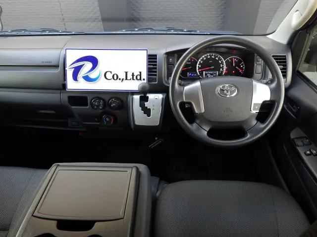 トヨタ ハイエースバン CBF-TRH200K(2WD)の写真6