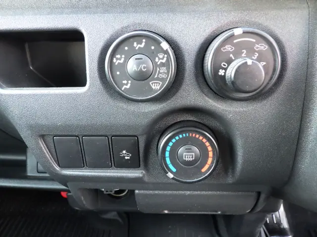 トヨタ ハイエースバン CBF-TRH200K(2WD)の写真11