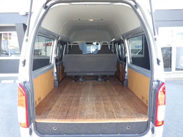 トヨタ ハイエースバン CBF-TRH200K(2WD)の写真20