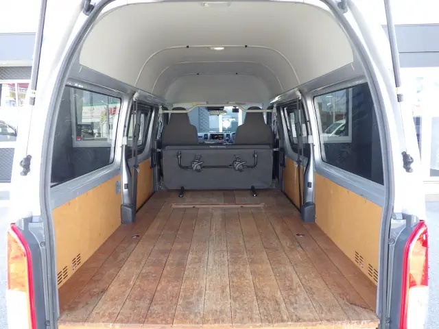 トヨタ ハイエースバン CBF-TRH200K(2WD)の写真22