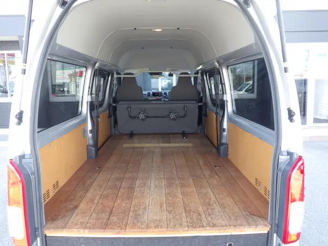 トヨタ ハイエースバン CBF-TRH200K(2WD)の写真23
