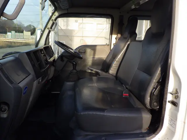 いすゞ エルフ BKG-NHR85A(2WD)の写真8