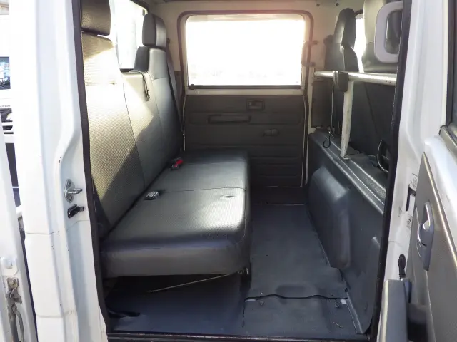 いすゞ エルフ BKG-NHR85A(2WD)の写真9