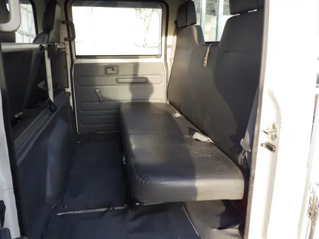 いすゞ エルフ BKG-NHR85A(2WD)の写真12