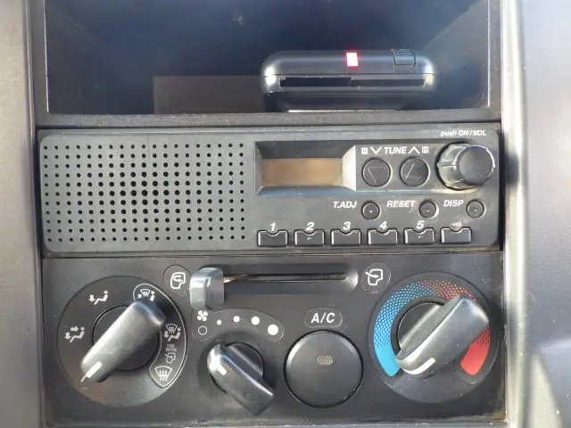 いすゞ エルフ BKG-NHR85A(2WD)の写真16