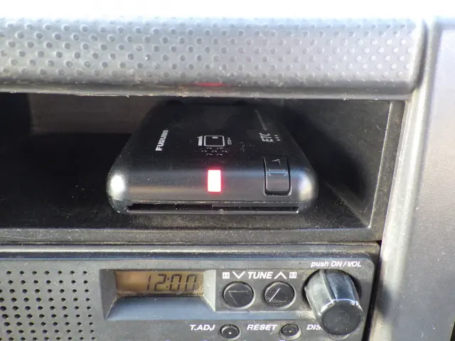 いすゞ エルフ BKG-NHR85A(2WD)の写真17