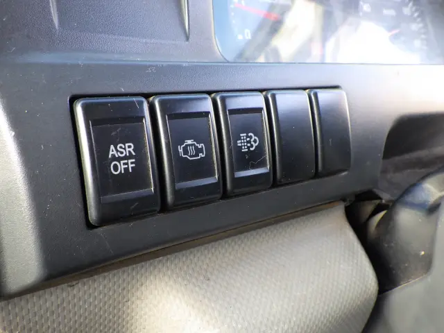 いすゞ エルフ BKG-NHR85A(2WD)の写真18