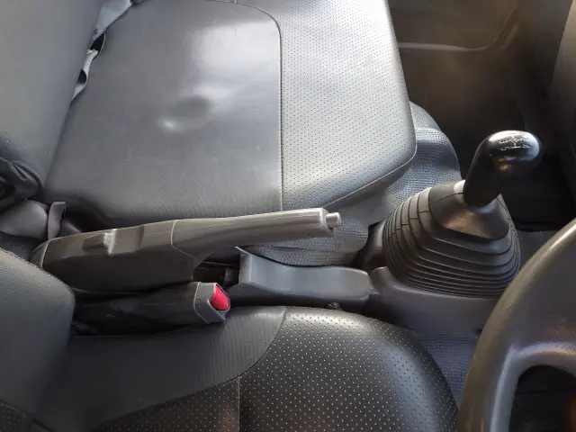 いすゞ エルフ BKG-NHR85A(2WD)の写真20