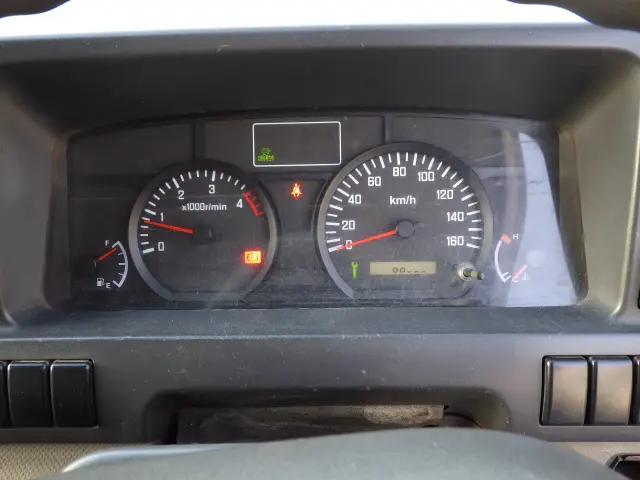 いすゞ エルフ BKG-NHR85A(2WD)の写真22