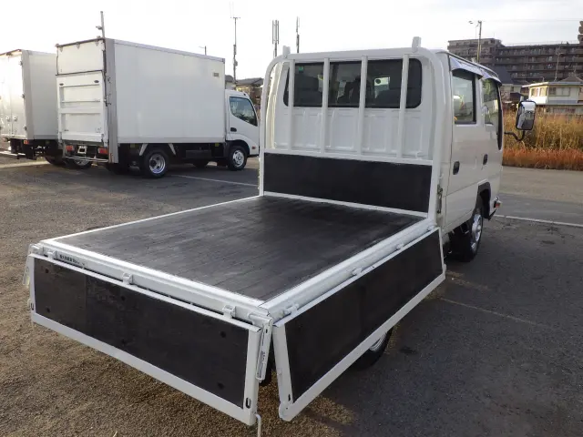 いすゞ エルフ BKG-NHR85A(2WD)の写真26