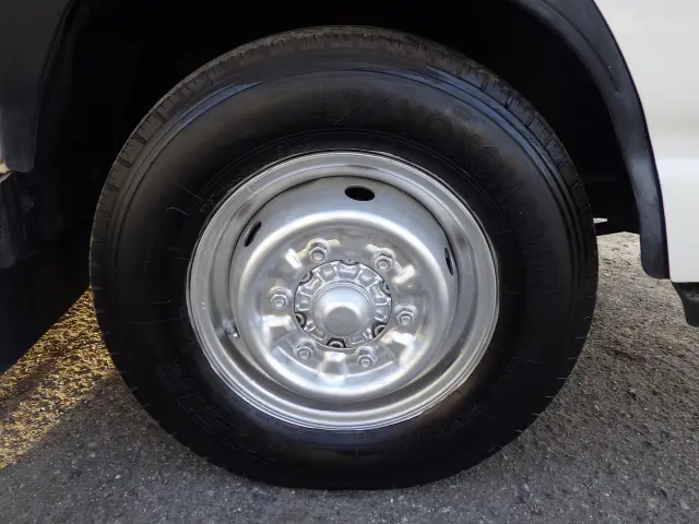 いすゞ エルフ BKG-NHR85A(2WD)の写真29