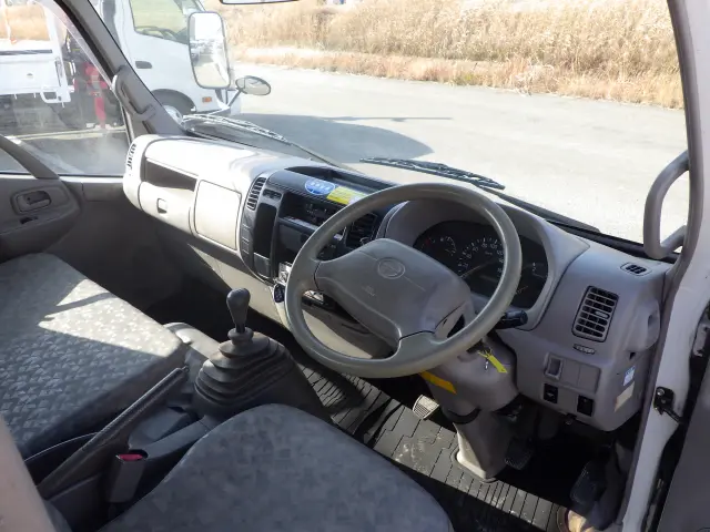 日野 デュトロ BDG-XZU404X(2WD)の写真6