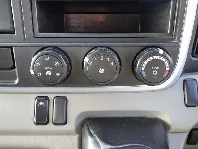 三菱 キャンター TPG-FEA50(2WD)の写真12