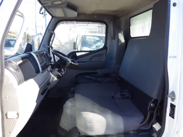 三菱 キャンター 2PG-FBA60(2WD)の写真8