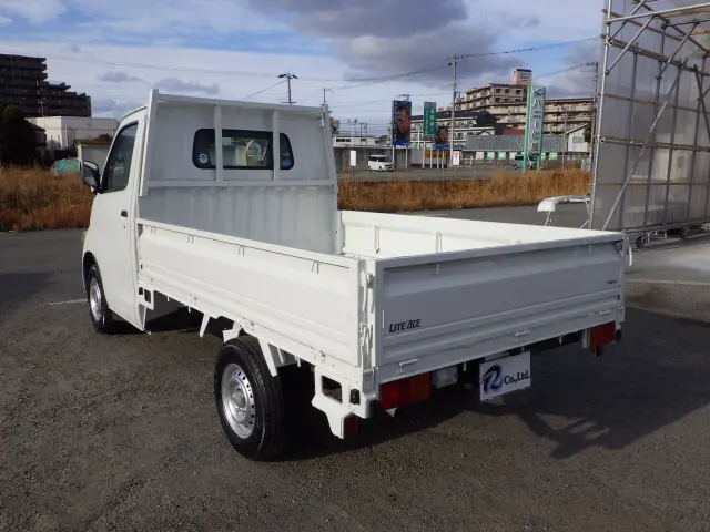 トヨタ ライトエーストラック DBF-S402U(2WD)の写真2