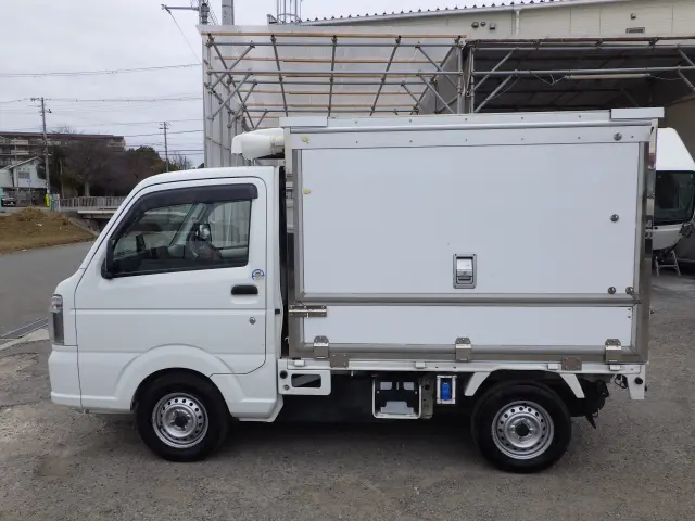 スズキ アルトバン EBD-DA16T(2WD)の写真3