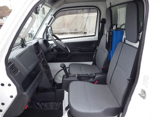 スズキ アルトバン EBD-DA16T(2WD)の写真8