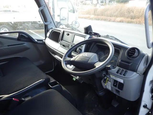 三菱 キャンター 2RG-FBA20(2WD)の写真6