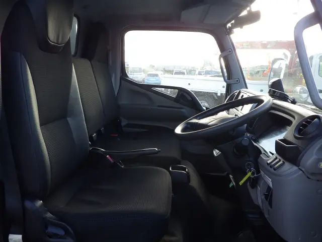 三菱 キャンター 2RG-FBA20(2WD)の写真7