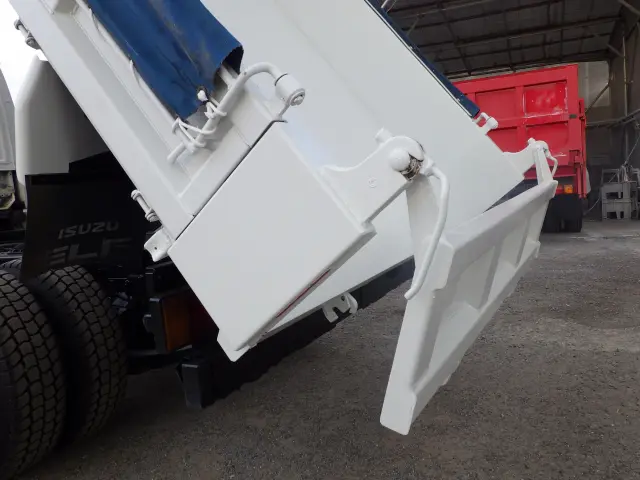 いすゞ エルフ TKG-NJR85AN(2WD)の写真23