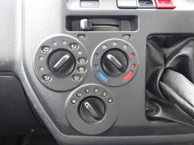 トヨタ ライトエーストラック DBF-S402U(2WD)の写真12