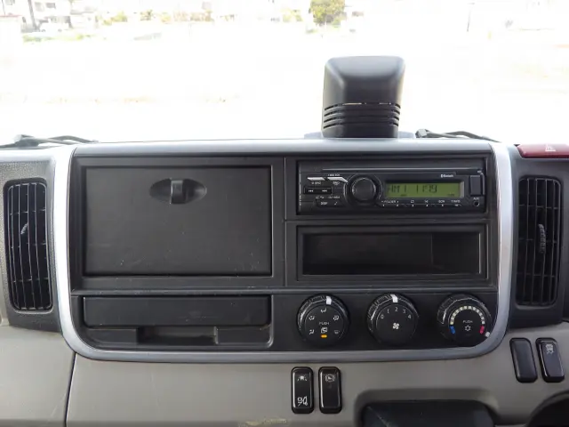 三菱 キャンター 2PG-FEAV0(2WD)の写真6