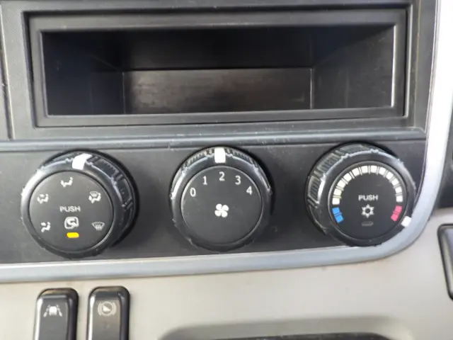 三菱 キャンター 2PG-FEAV0(2WD)の写真8