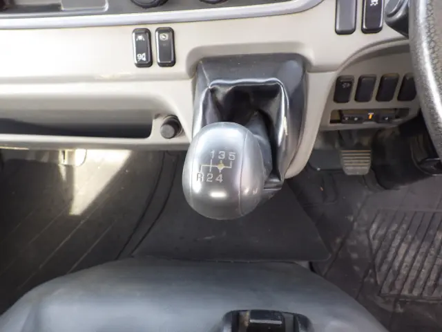 三菱 キャンター 2PG-FEAV0(2WD)の写真15