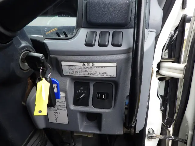 三菱 キャンター TKG-FBA60(2WD)の写真12