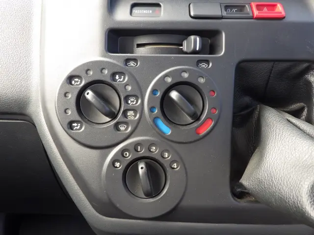 トヨタ タウンエーストラック DBF-S402U(2WD)の写真12