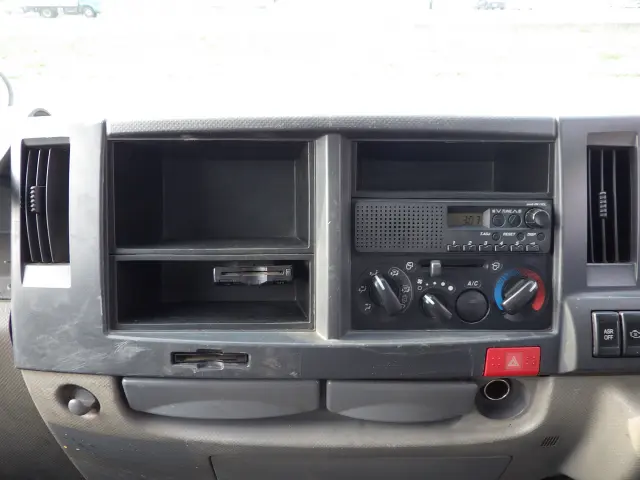 いすゞ エルフ TKG-NJR85AN(2WD)の写真9