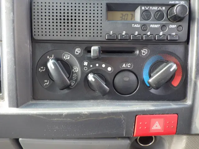 いすゞ エルフ TKG-NJR85AN(2WD)の写真10