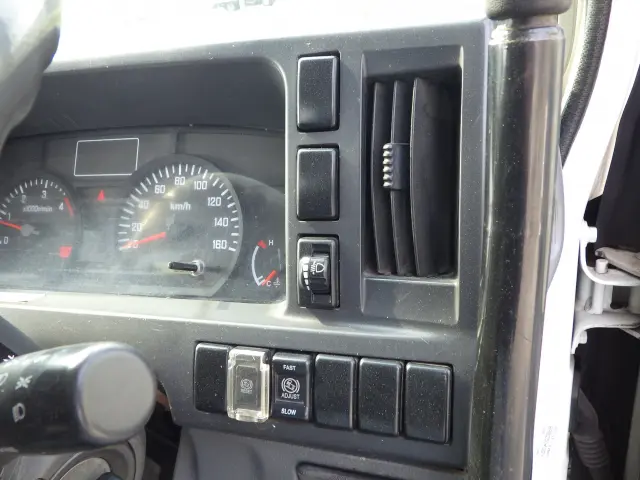 いすゞ エルフ TKG-NJR85AN(2WD)の写真13