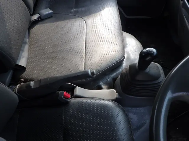 いすゞ エルフ TKG-NJR85AN(2WD)の写真15