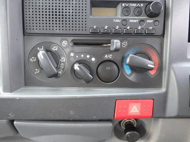 いすゞ エルフ TKG-NJR85A(2WD)の写真10