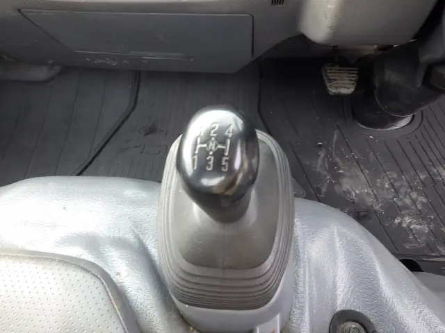 いすゞ エルフ TKG-NJR85A(2WD)の写真15