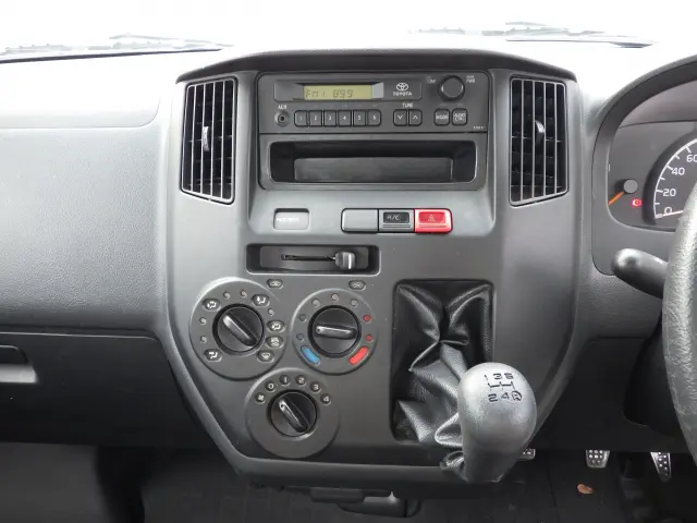 トヨタ タウンエーストラック DBF-S402U(2WD)の写真9