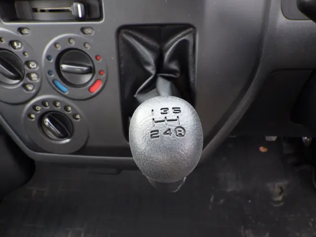 トヨタ タウンエーストラック DBF-S402U(2WD)の写真13