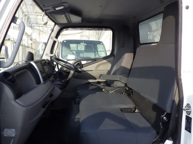 三菱 キャンター 2RG-FBA60(2WD)の写真8