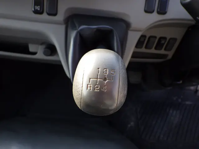 三菱 キャンター 2RG-FBA60(2WD)の写真15