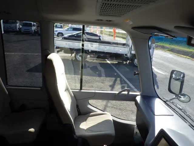 トヨタ コースター SKG-XZB70(2WD)の写真7